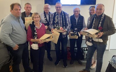von links Sören Korf, Manfred Sarnowski, Hedda Nörenberg, Reinhard Henning, Hartmut Hempen, Werner Wessel, Anita Bröring und Torsten Hofmann