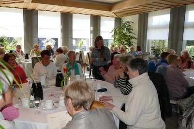 Claudia Kay Rudhardt mitten in der Gruppenarbeit