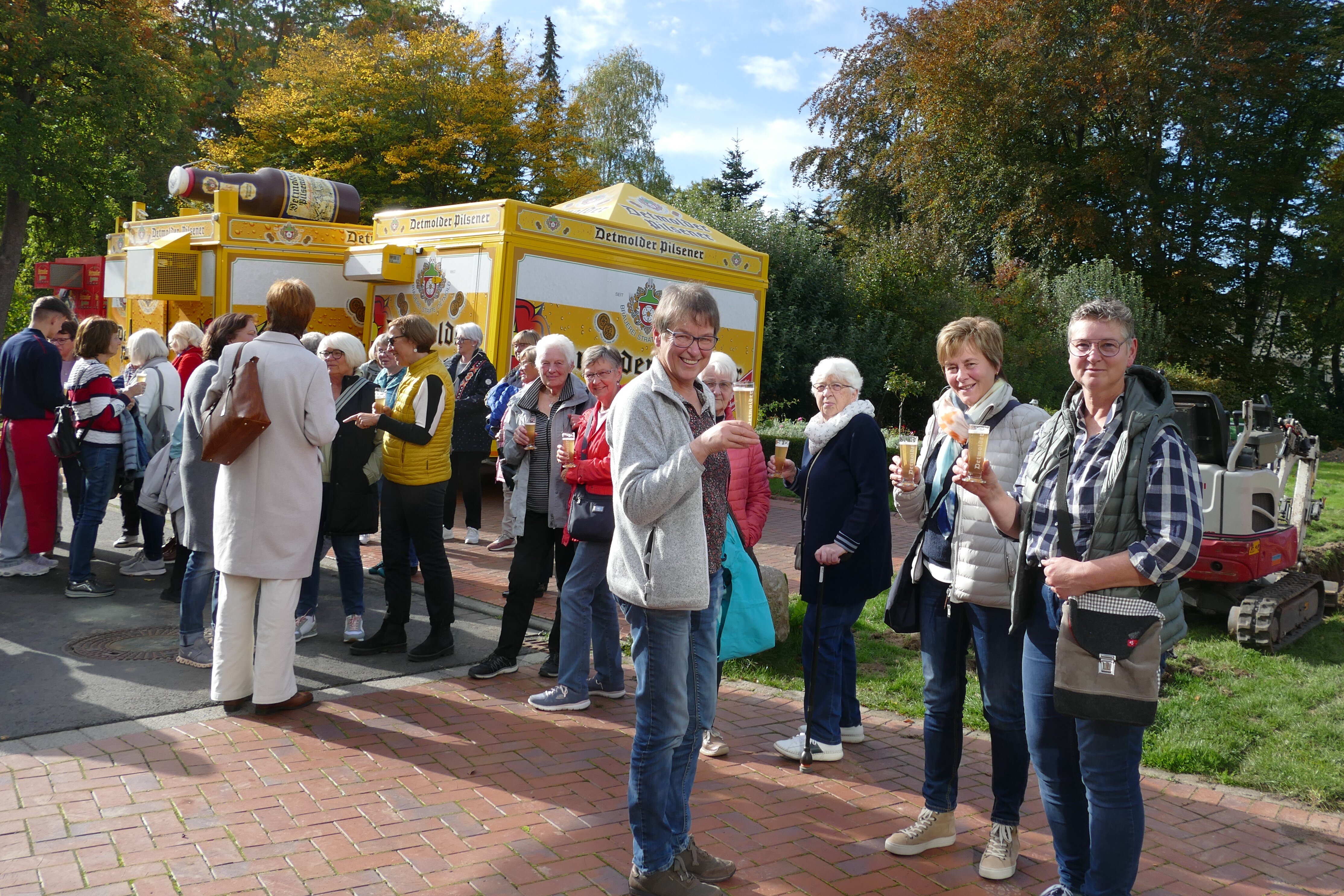 Landfrauen genießen das Bier Royal Landfrauen genießen das Bier Royal