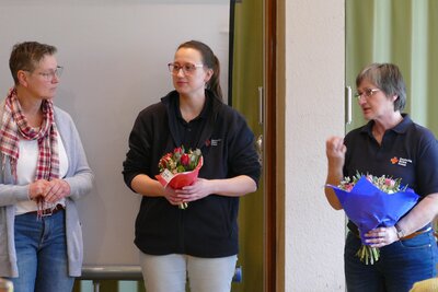 Frau Große Börding bedankt sich bei Frau Kirk und ihrer Tochter Nicole