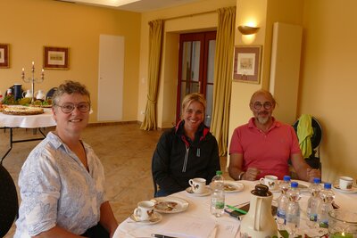 Annemarie Große Börding ,die Tierärztin Martje Kaffka und der Architekt Christian Kolde