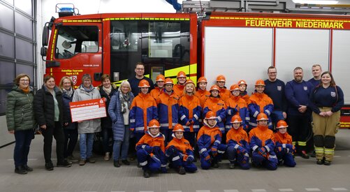 Spendenübergabe Feuerwehr 11 Spendenübergabe Feuerwehr 11
