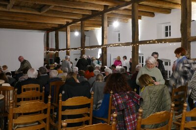 Die Diele füllt sich