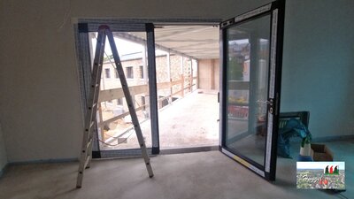 Blick in die Brückenkonstruktion aus Haus C